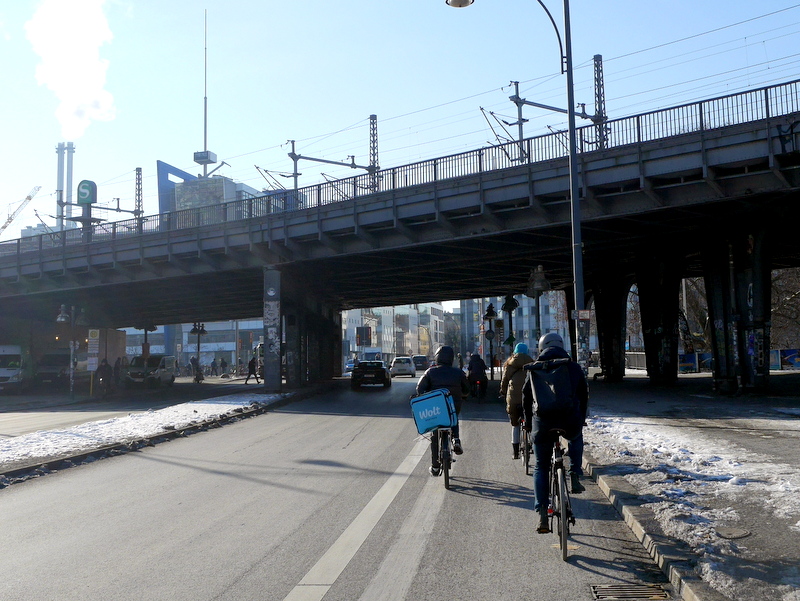自転車レーンを並走 @Berlin