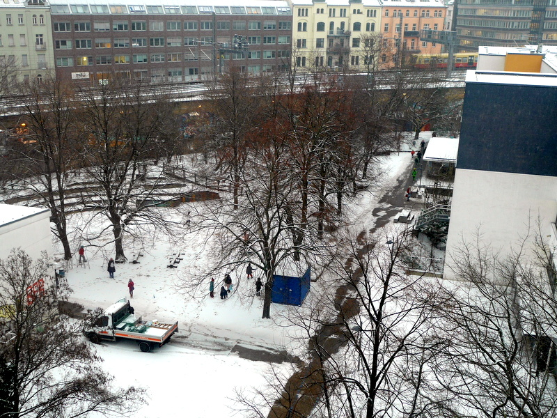 校庭の雪合戦 @Evangelische Schule