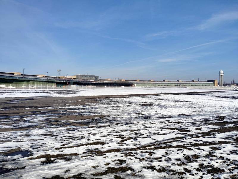 テンペルホーフ空港 @Tempelhofer Feld