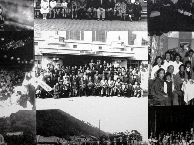 出国時の集合写真 @神戸市立海外移住と文化の交流センター