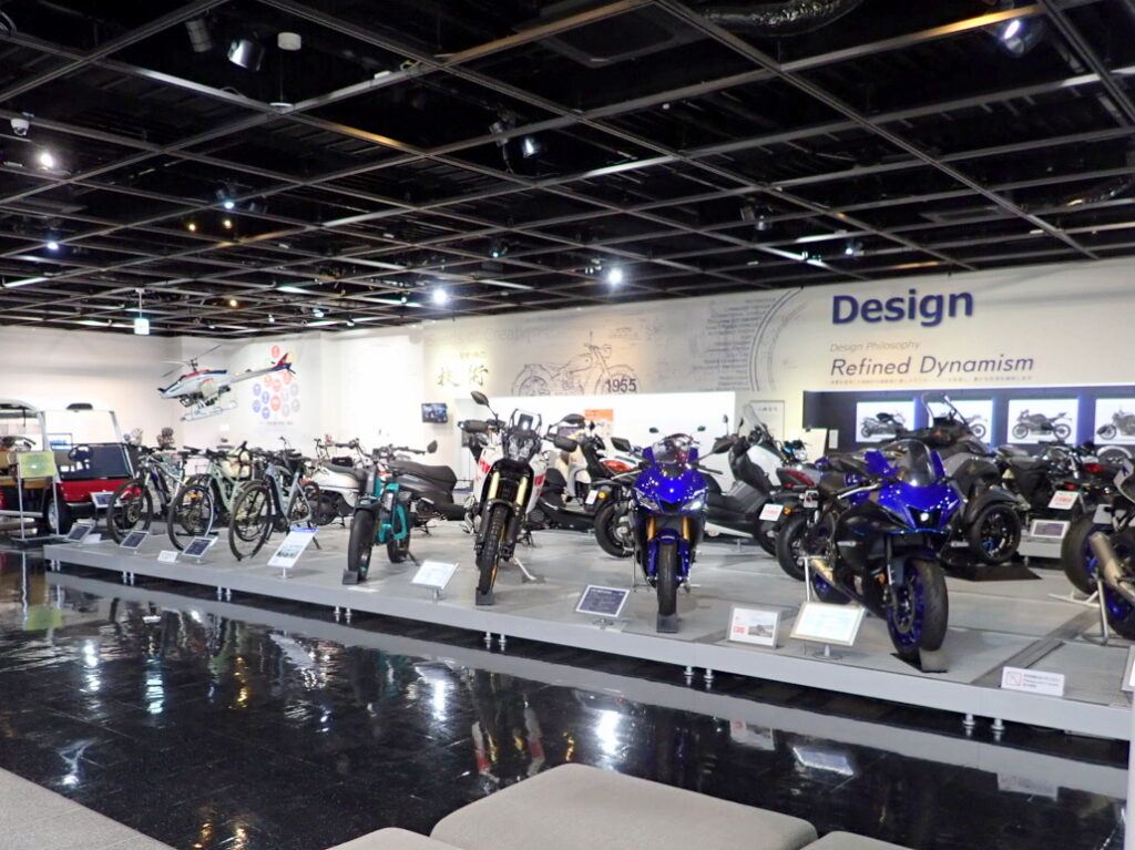 1階の現行車の展示 @ヤマハ発動機 コミュニケーションプラザ