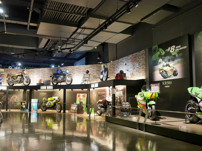 レース車を含めて多くの実車を展示 @カワサキワールド